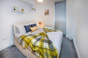 Modern & spacious 2-bed flat with secure parking